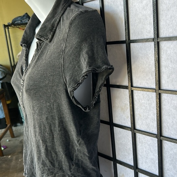 We The Free Stylish Gray Women's Top distressed top - Picture 4 of 6